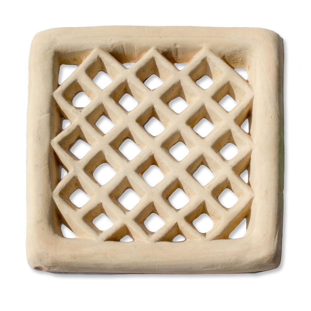 Rejilla de barro cuadrada con cuadros ornamentales